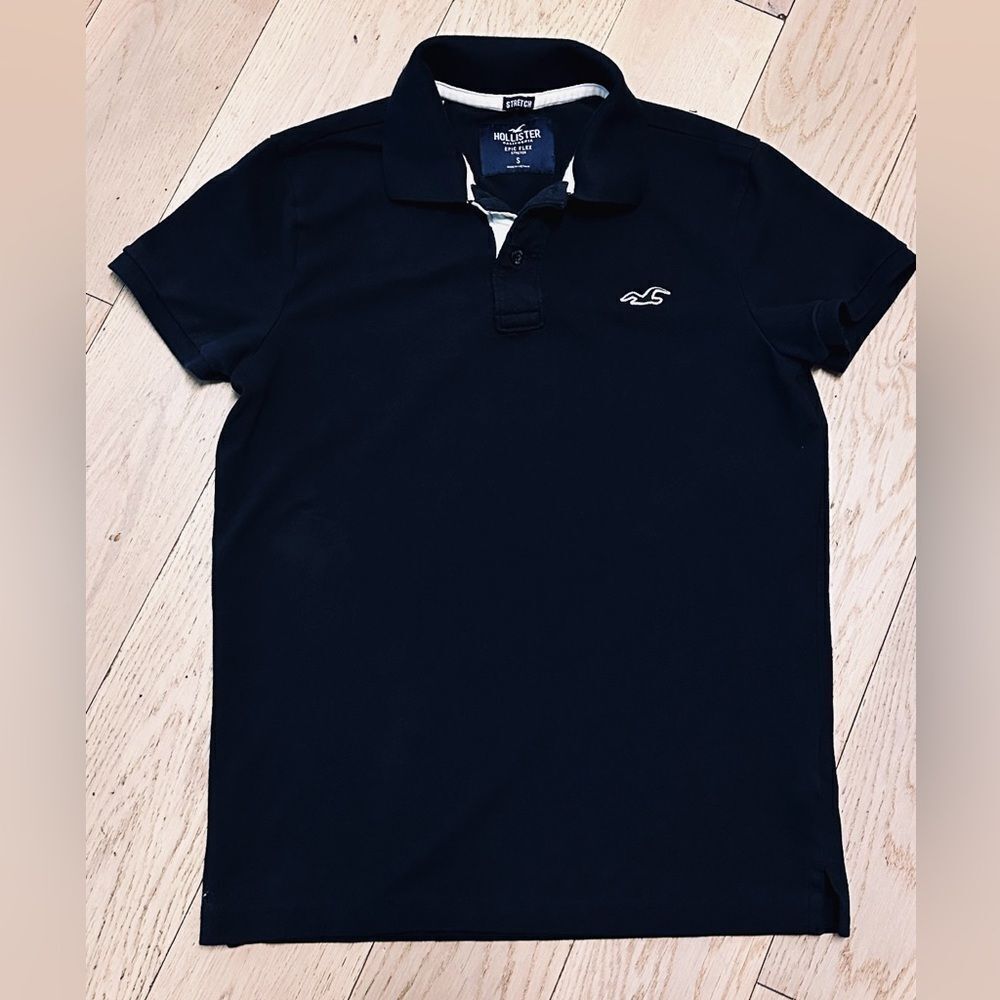 Men’s Hollister Epic Flex Stretch Polo Short Sleeve Tee. Used gently.